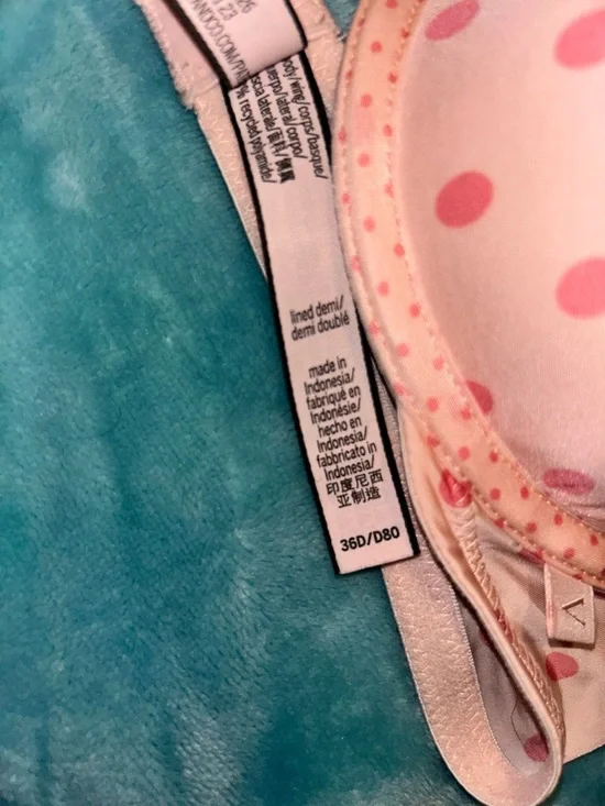 Victoria Secret Lined Demi Bra - Picture 2 of 3
